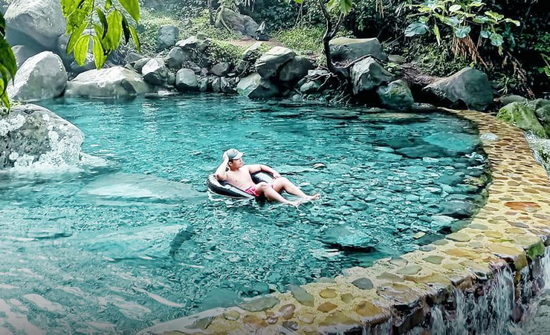 6 Kolam Alami Paling Cantik di Dunia