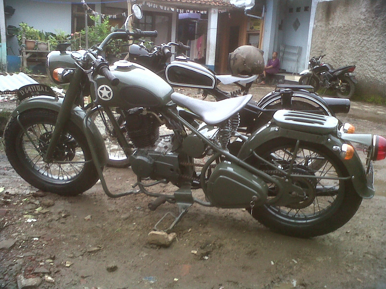 TREN MODIFIKASIH MOTOR SPORT CUSTOM KLASIK