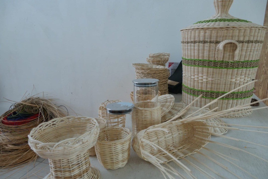 5 Kerajinan Rotan untuk Dekorasi Rumah dan  Aksesori Fashion